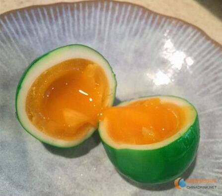 敢吃嗎？島國(guó)人竟用飲料煮出綠色雞蛋！